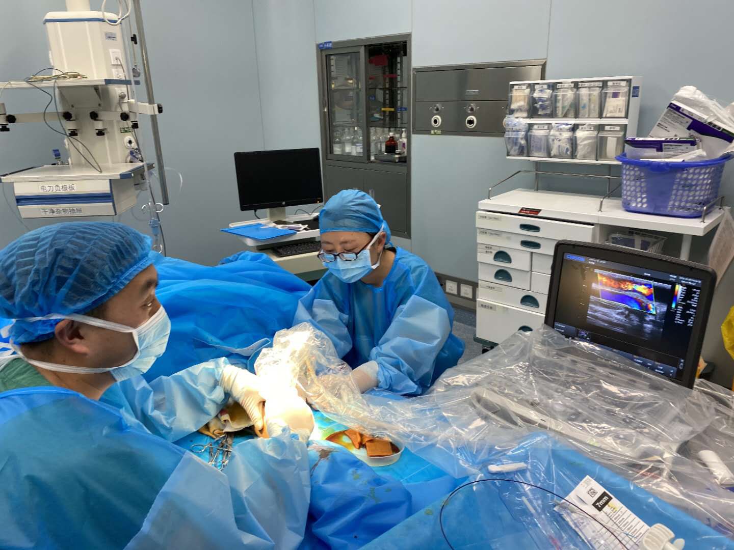 Using Chison ultrasound is the most comfortable and fastest way of diagnosing without having access to big cart based machine instead the most powerful imaging engine encased in form of Handheld device. 