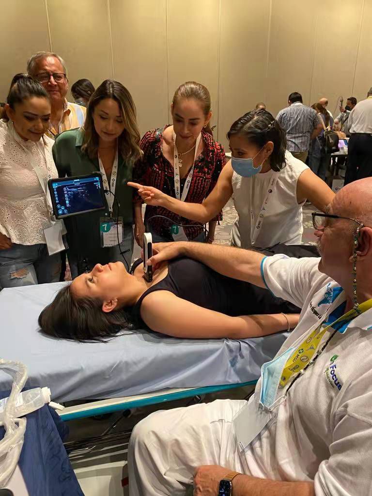High Performance Portable Ultrasound machine SonoBook 8 that integrates all that you need in one. Most versatile machine to ensure high speed imaging and accurate diagnosis.