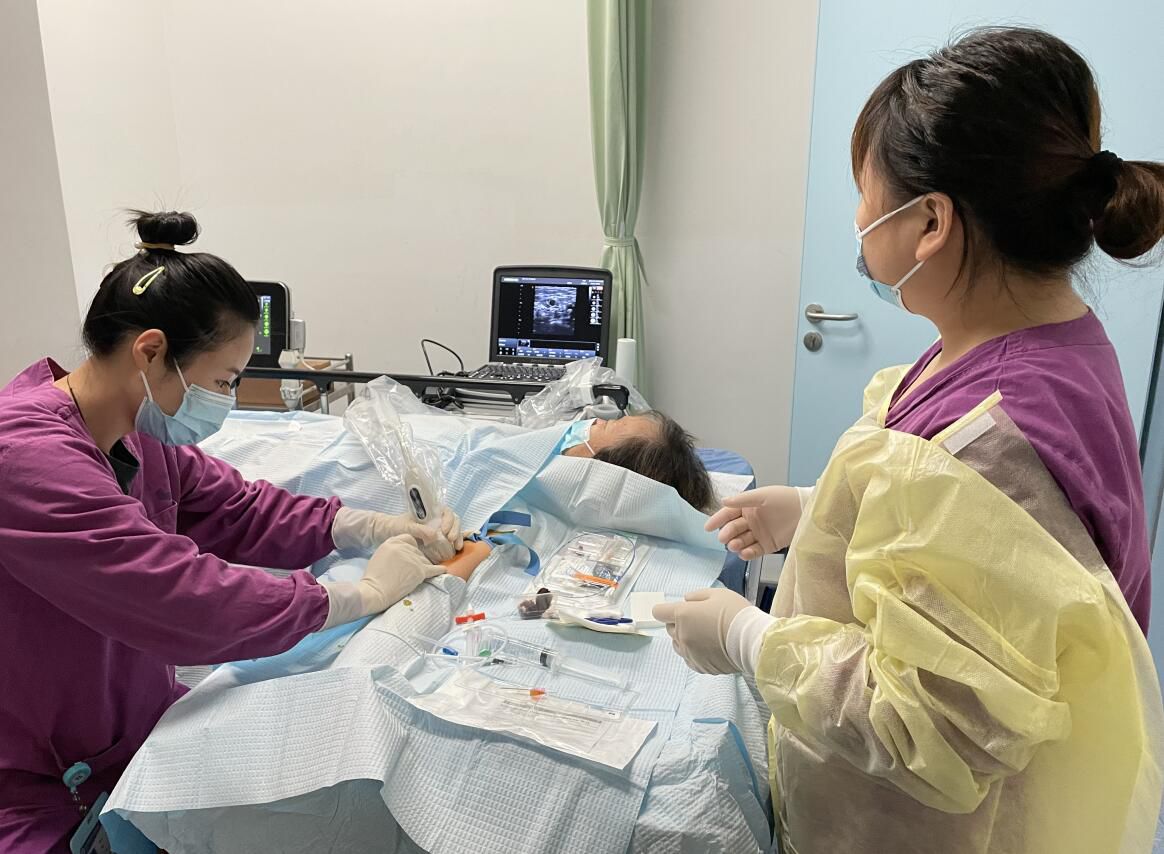 They can also be moved from room to room, which is important in areas such as intensive care. In some cases, even in the same hospital or clinic, patients run health risks when being transported to multiple locations.