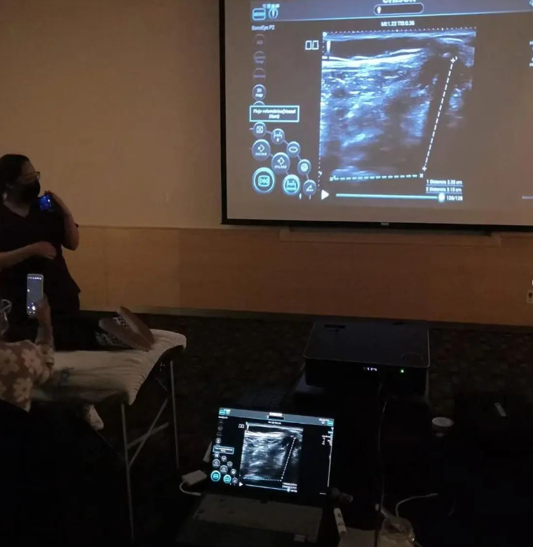  With their easy-to-use handheld design, they can be used by physical therapists for a wide range of injuries, from sprains and strains to chronic conditions like arthritis.