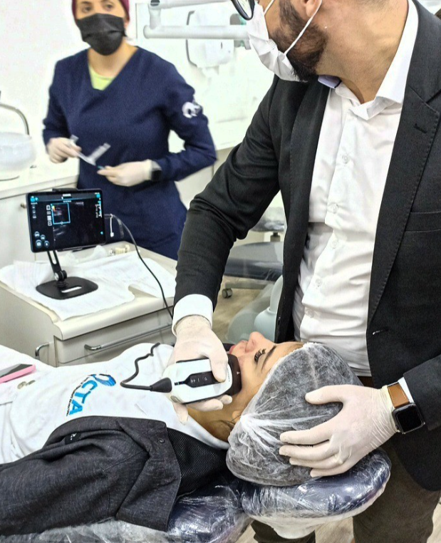 handheld ultrasound is used to assess the degree of tissue damage in patients who have suffered trauma or burns. The device can help the surgeon to determine the extent of tissue damage, including the presence of necrotic tissue, fluid collections, and foreign bodies. 